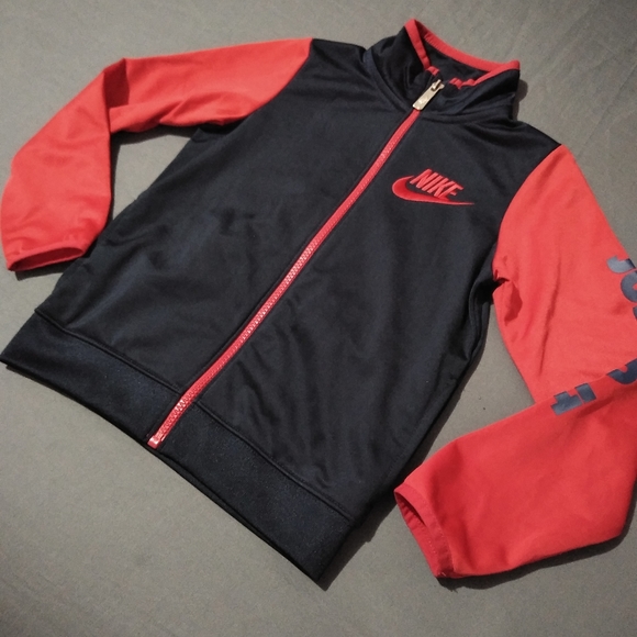 🚫SOLD🚫 Nike Jacket - Picture 4 of 7